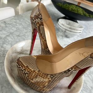 Christian Louboutin
Daffodile Snakeskin Red Sole Platform Pump